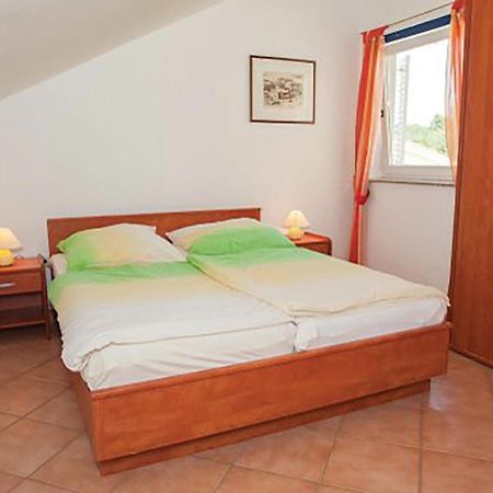 Gorgeous Apartment In Malinska With Kitchen Esterno foto