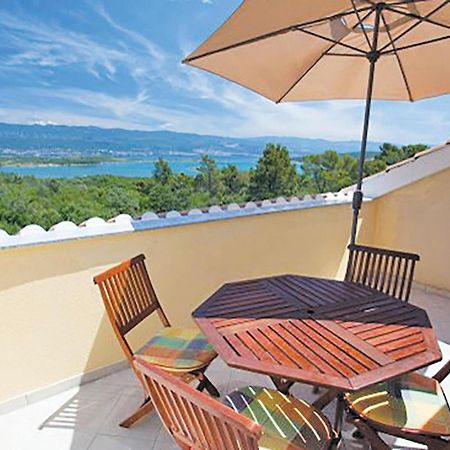 Gorgeous Apartment In Malinska With Kitchen Esterno foto