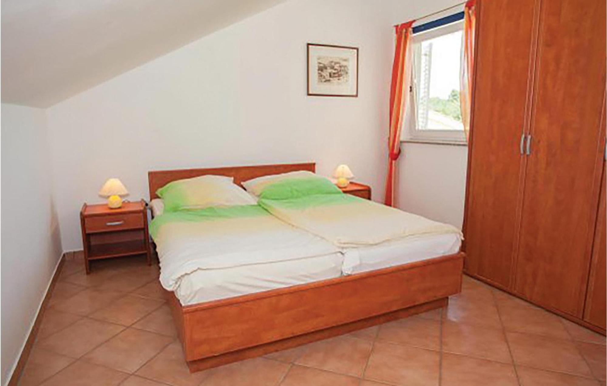 Gorgeous Apartment In Malinska With Kitchen Esterno foto